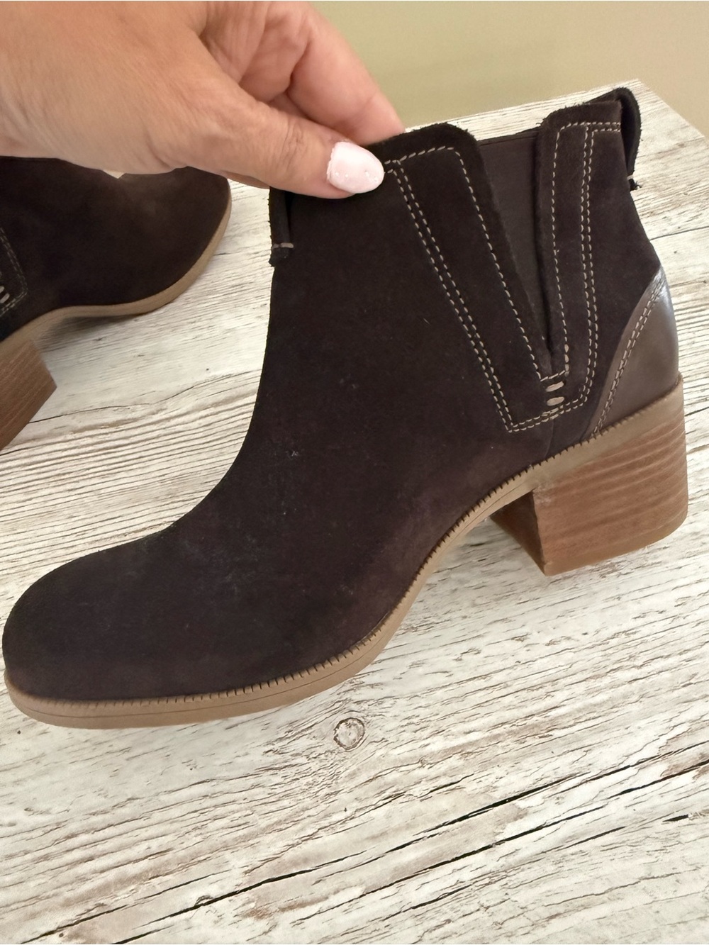 Clarks Artisan Maypearl Daisy Dark Brown Suede Booties - Size 7.5 - Picture 5 of 8